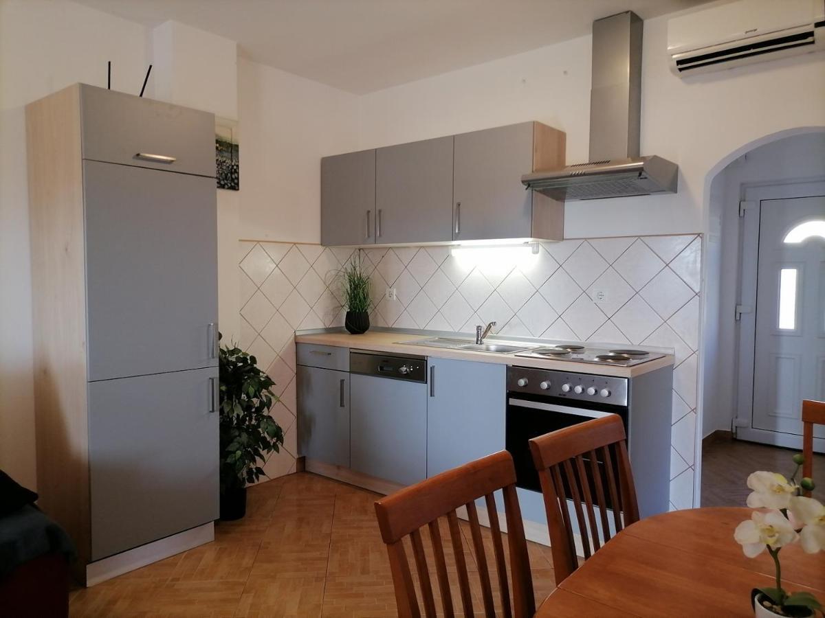 Apartment Erzen 140